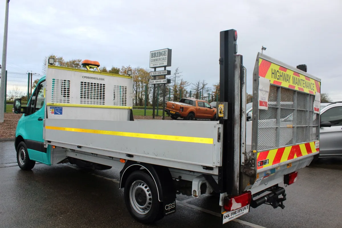2022 Mercedes-Benz Sprinter 315 RWD Dropside - Image 3