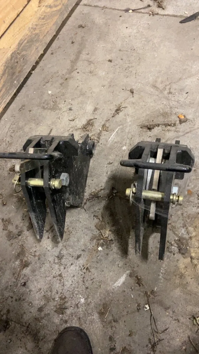 Mconnell axle brackets - Image 4