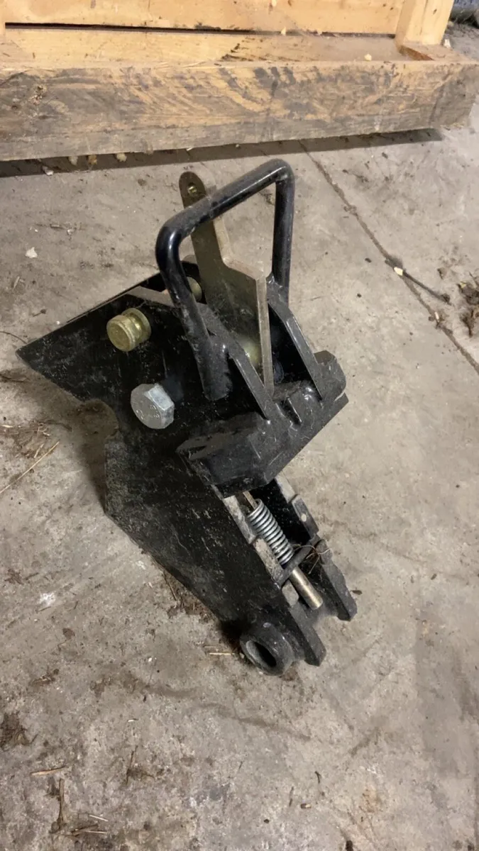 Mconnell axle brackets - Image 3