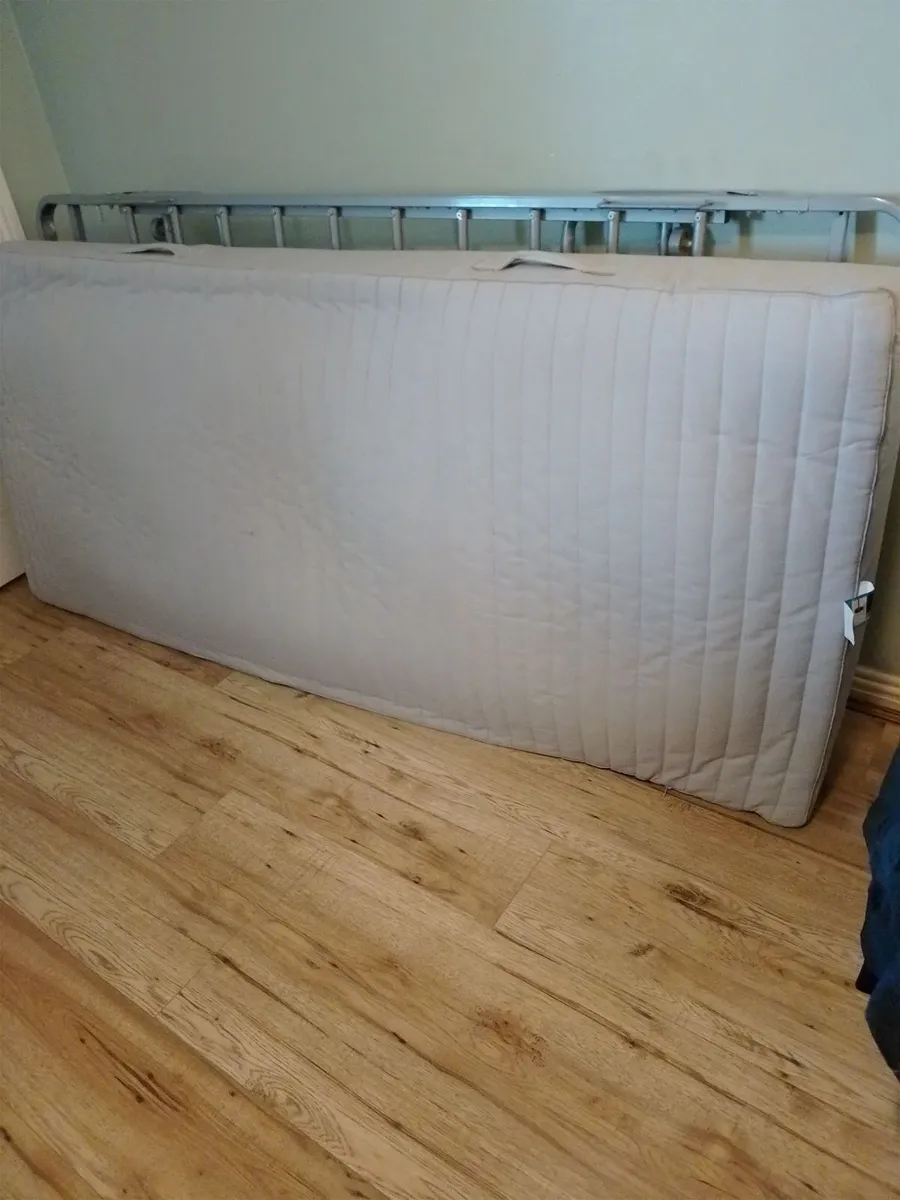 Single metal folding bed and mattress - Image 2