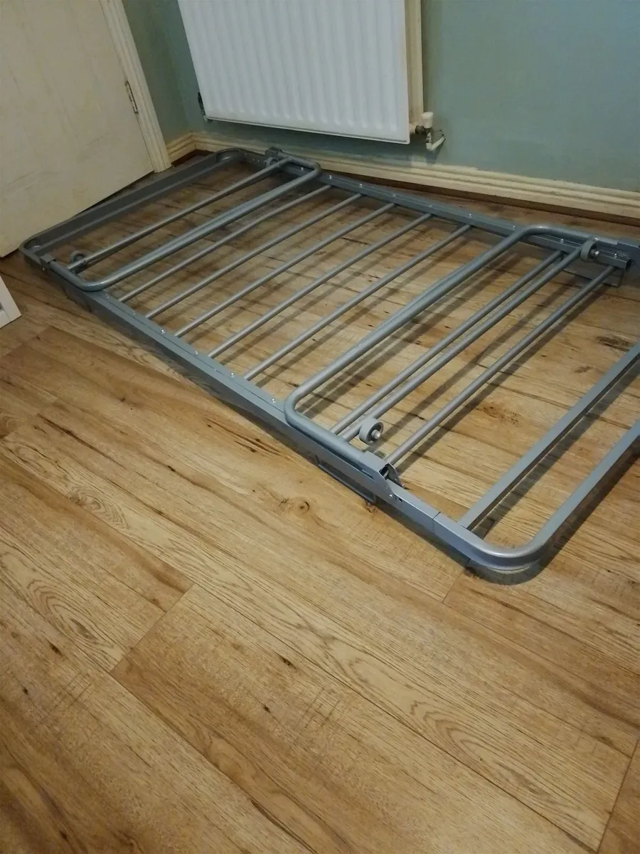 Single metal folding bed and mattress - Image 3