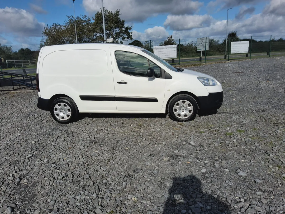 Unreserved Auction 2015 Peugeot Partner - Image 2