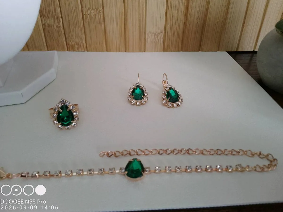Women's 4 Piece Vintage Style Costume Jewellery Se - Image 3