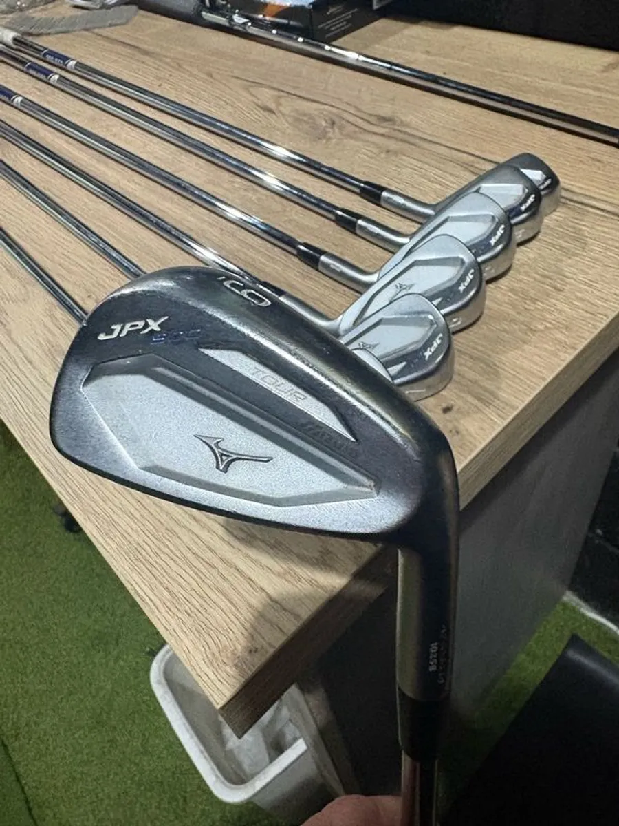 Mizuno JPX900 Tour Irons - Image 1