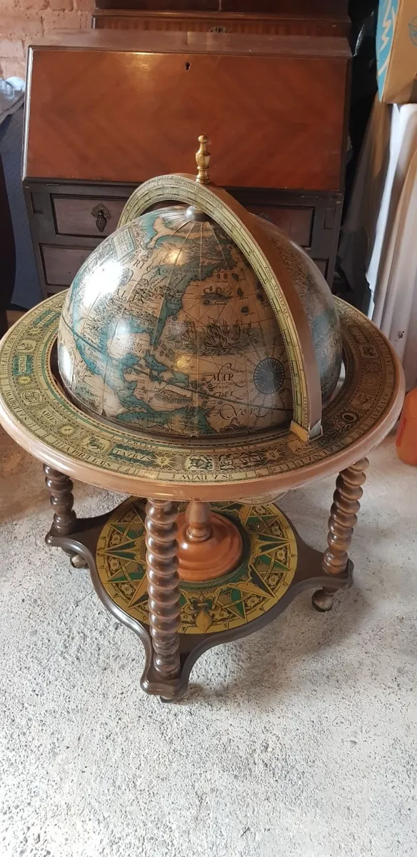 Vintage globe drinks bar - Image 1