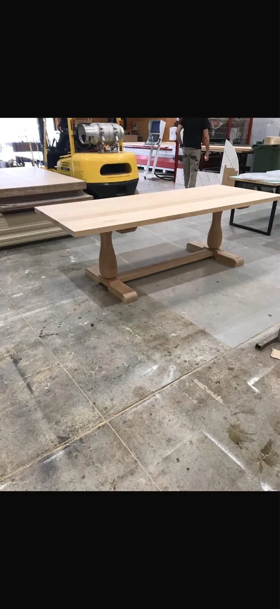 Solid American oak 8 seater table - Image 4