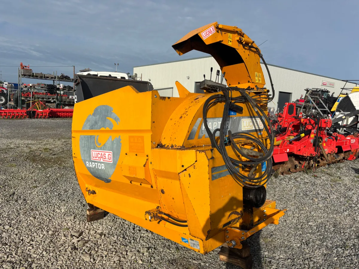 Lucas G Raptor straw bedder - Image 1