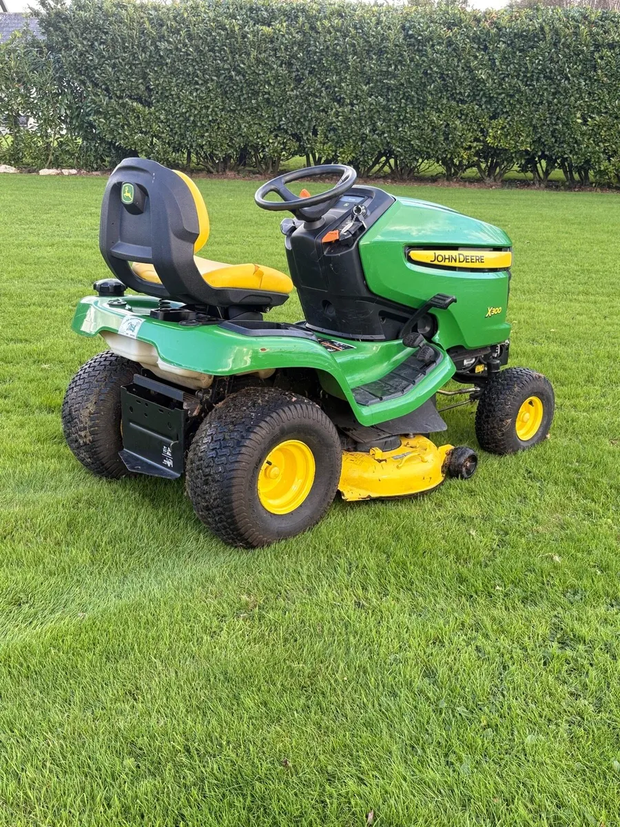 John Deere x300 ride on - Image 2