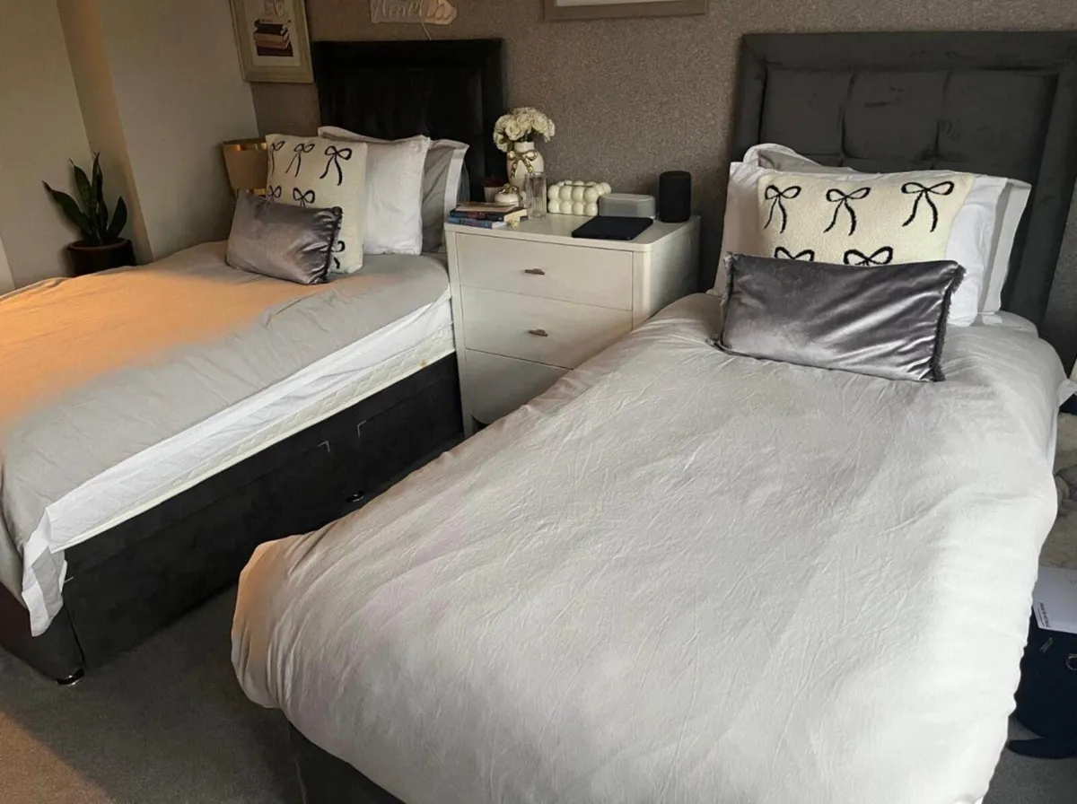 2 single beds - Image 2