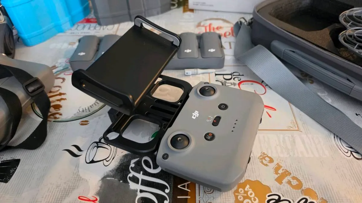 Dji Neo 2 Drone Flymore combo plus Accessories - Image 2