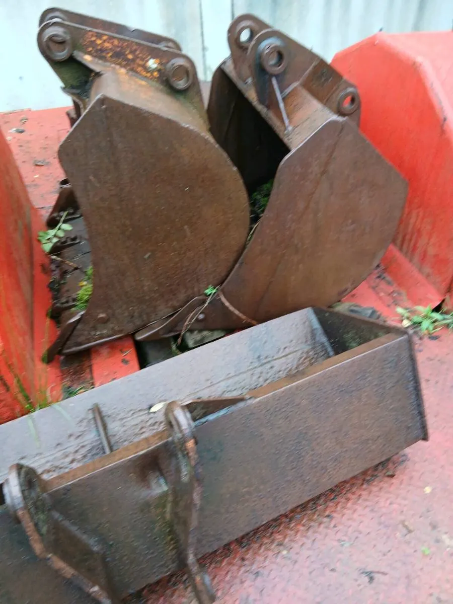 One tyre ahd Rim 13,6,12 38 - Image 4
