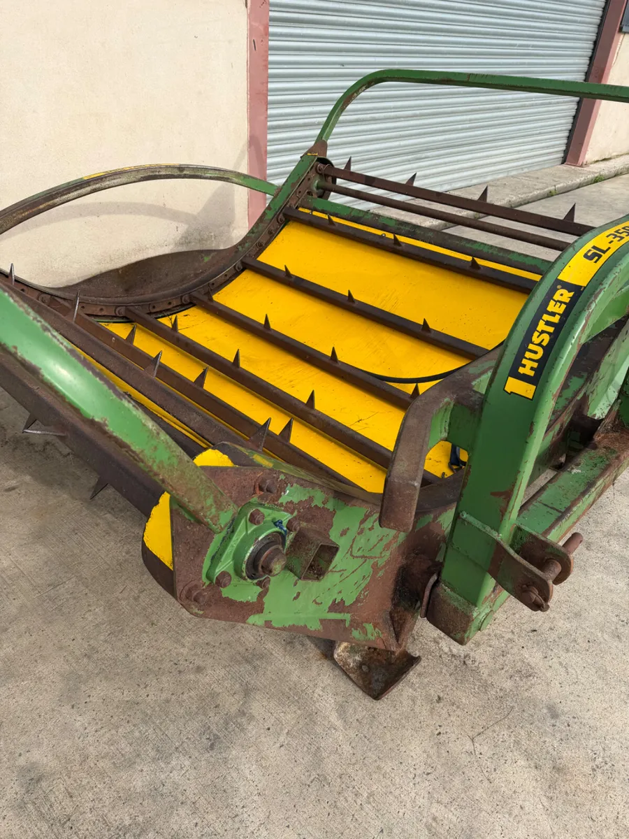 Hustler SL350 Bale Feeder Unroller - Image 2