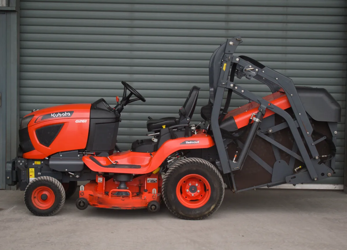 2020 Kubota G261HD Ride-On Lawnmower - Image 2