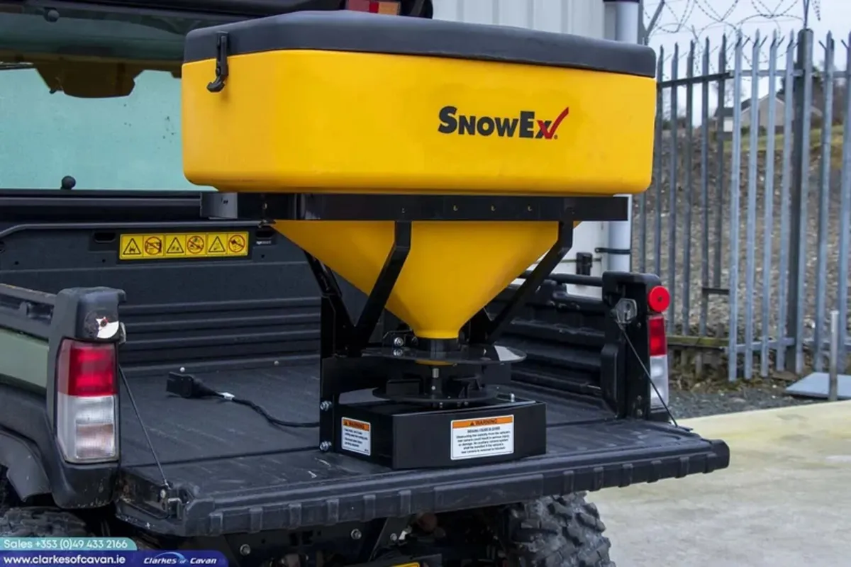 SnowEx Salt Tailgate Pro Salt Spreader - Image 3