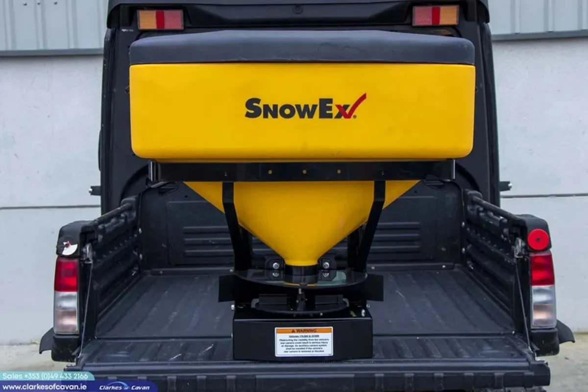 SnowEx Salt Tailgate Pro Salt Spreader - Image 4