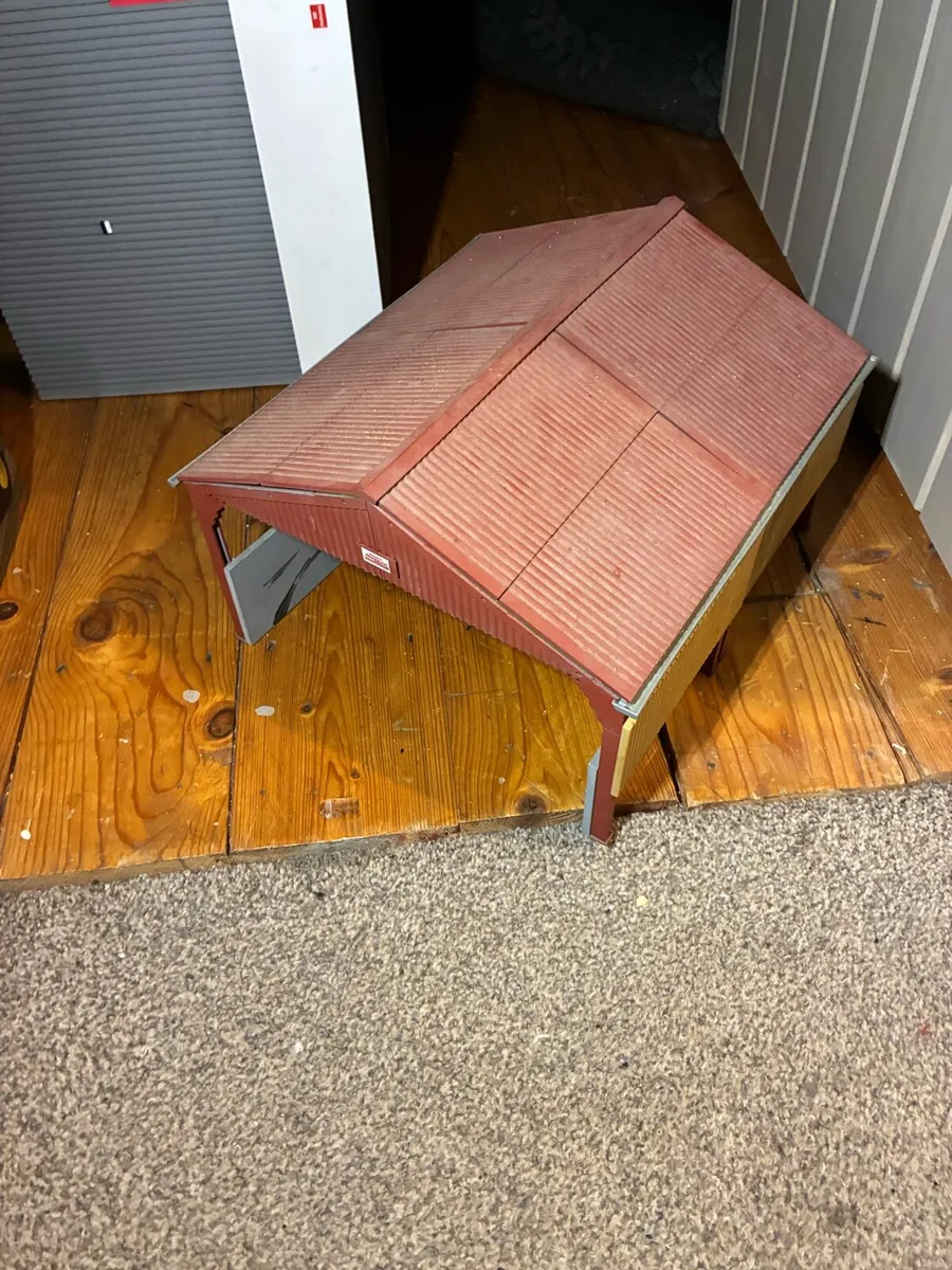 1:32 scale farm sheds - Image 1