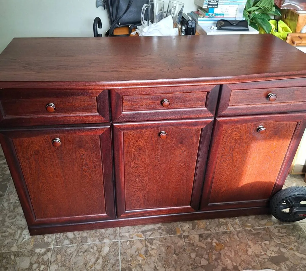Wooden unit damage to one knob - Image 1