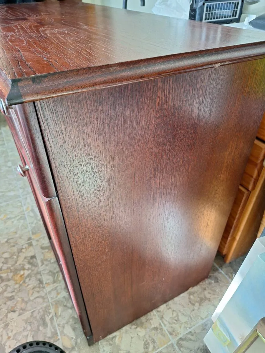 Wooden unit damage to one knob - Image 3