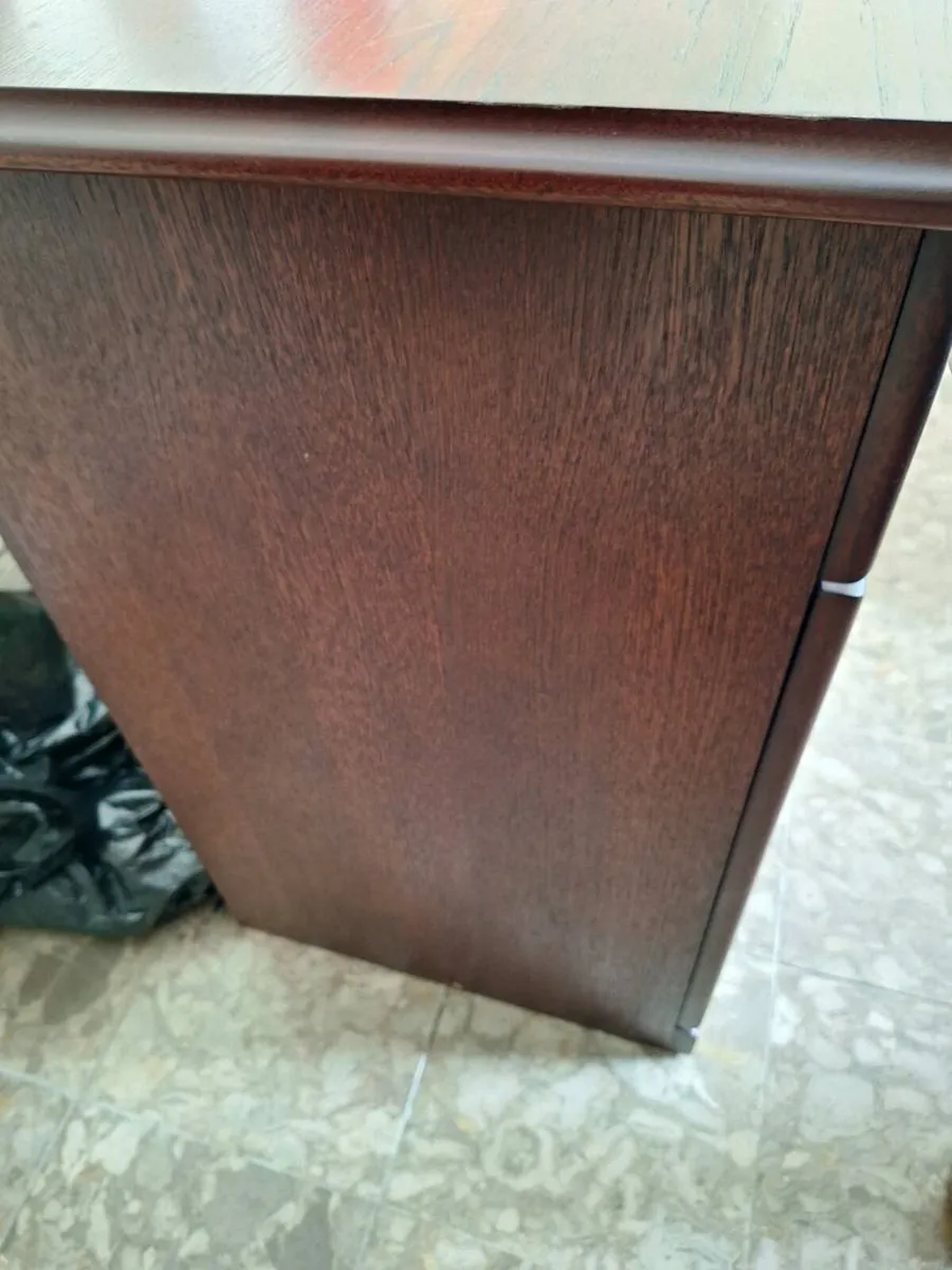 Wooden unit damage to one knob - Image 4