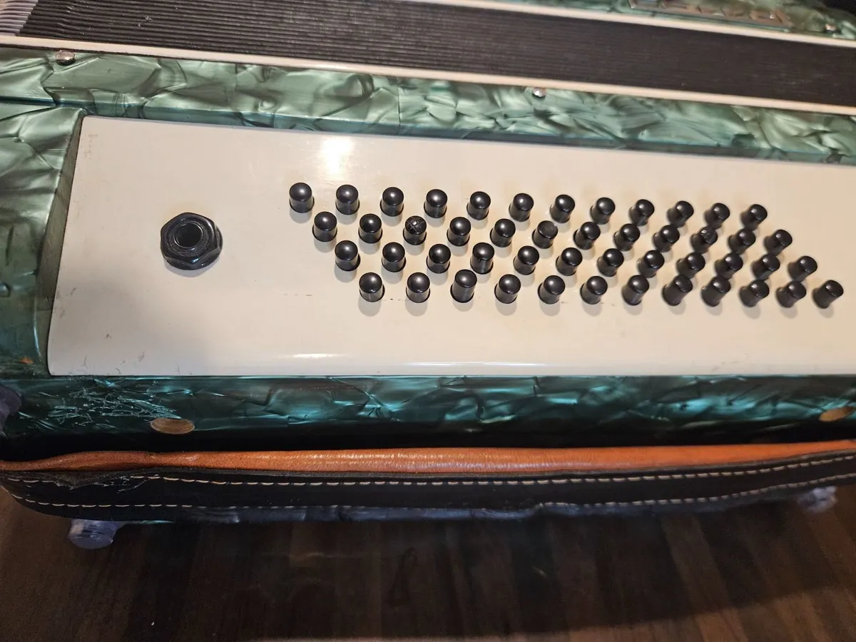 VINTAGE piano accordion 34 KEY 48 BASS  5 coupler - Image 4