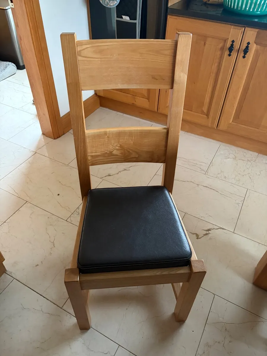 Oak Table and Chairs - Image 3
