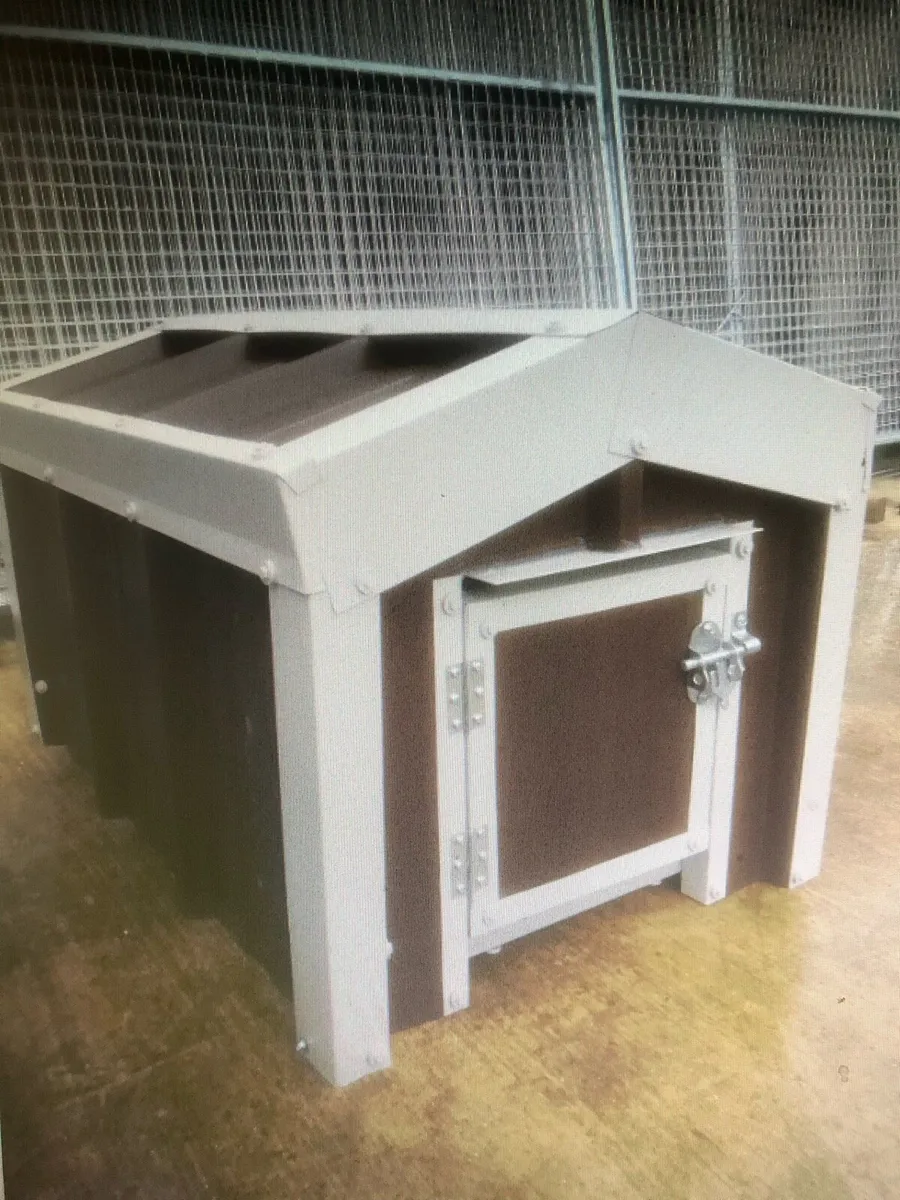 Insulated steel dog house - Image 4
