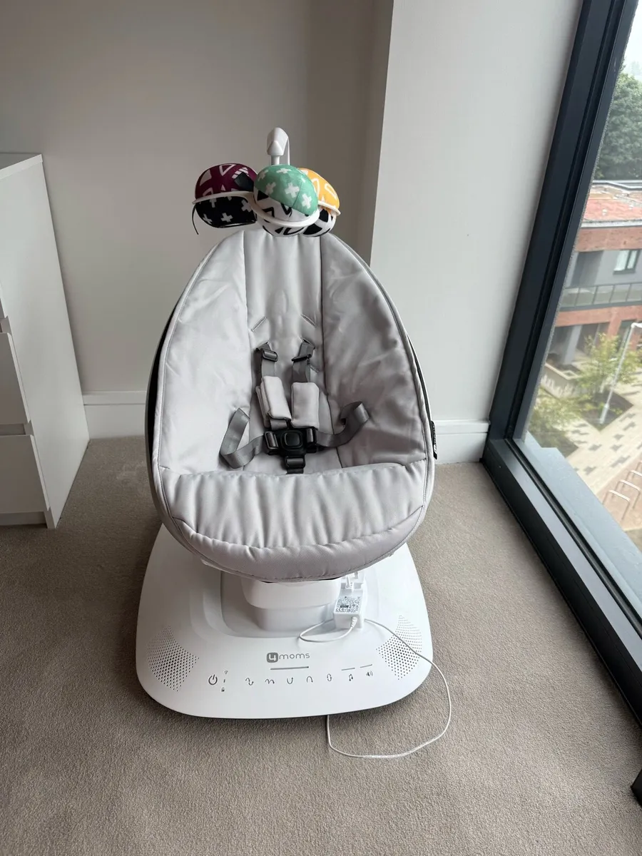 MamaRoo 5 baby swing - Image 1