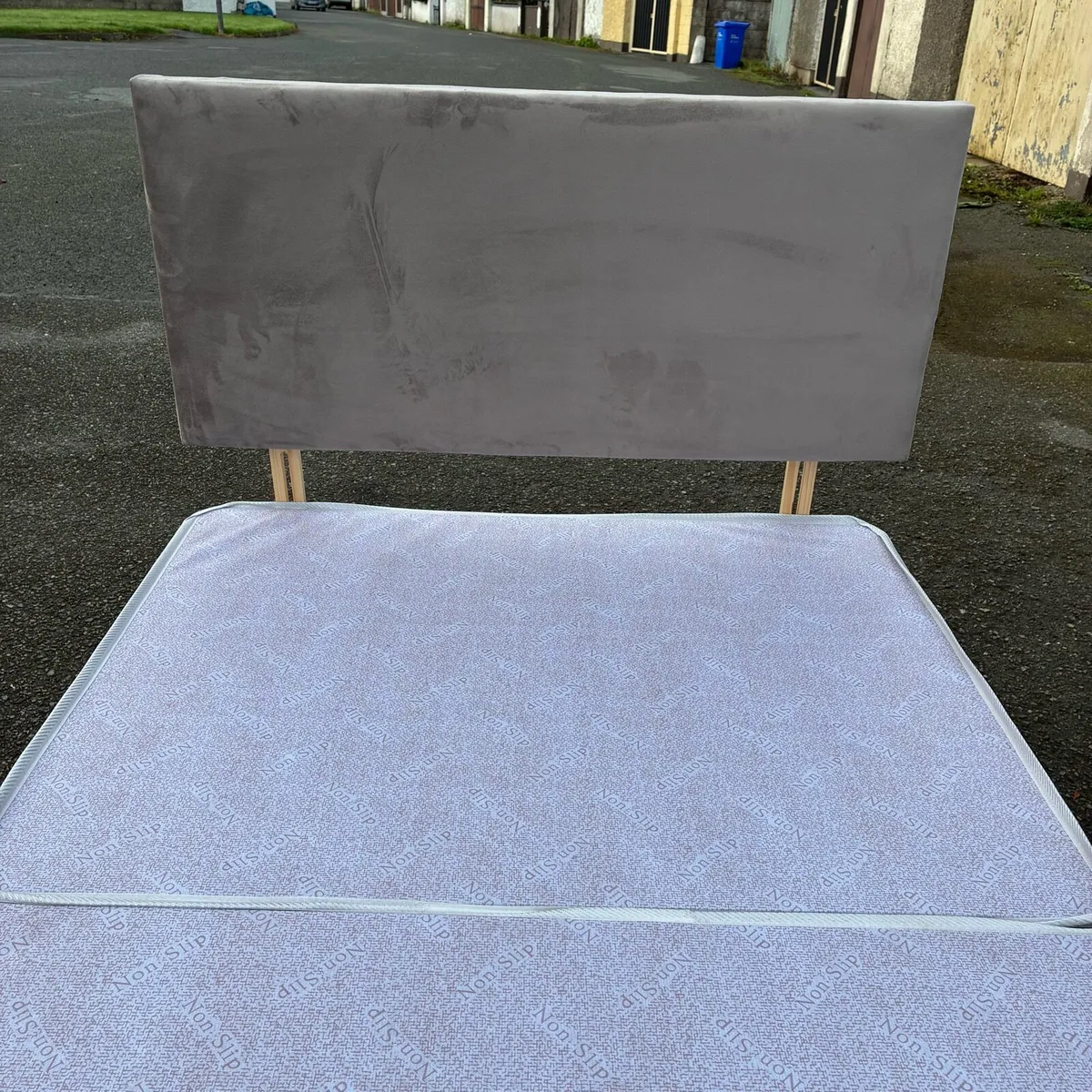 Lovely 4ft Small double Bed & Mattress - Image 4