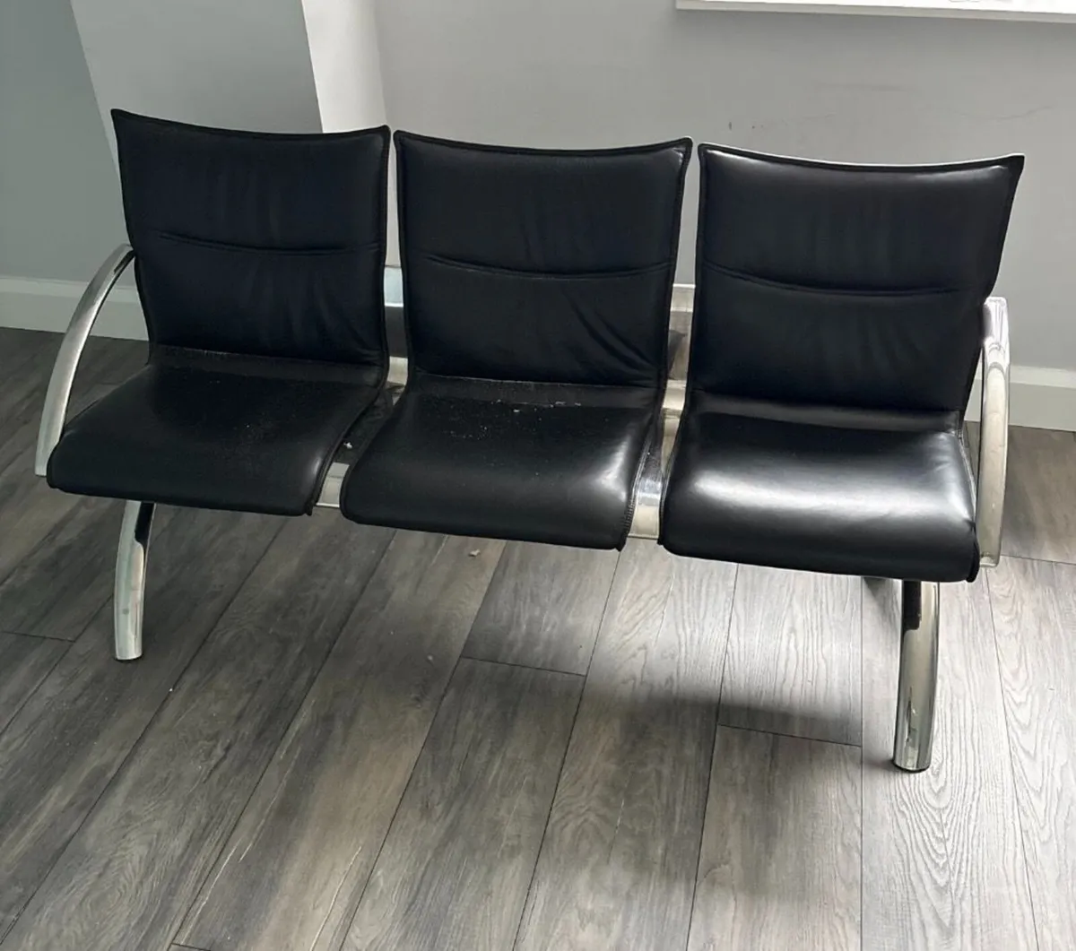 Bench & set of 4 black chairs - Image 1