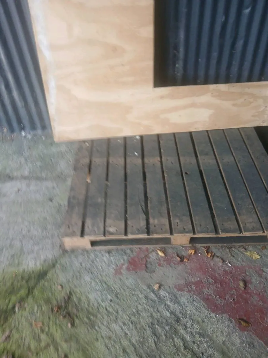 Wanted wooden pallets - Image 1