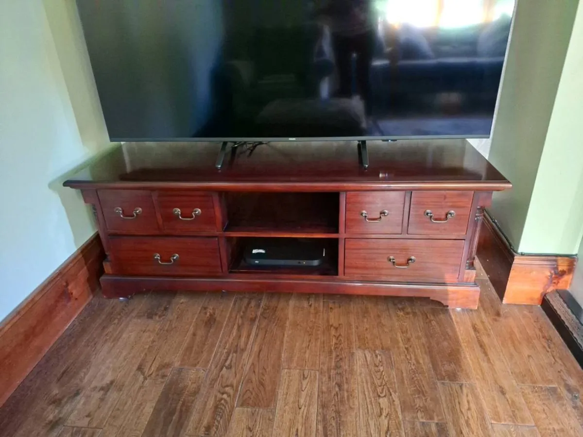 TV unit - Image 1