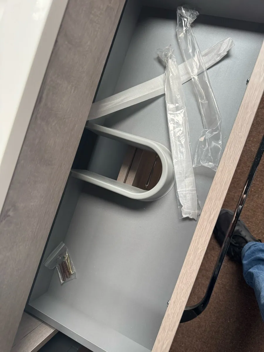 Clearance Deal - 800mm Grey Oak Vanity Unit & Tap - Image 3