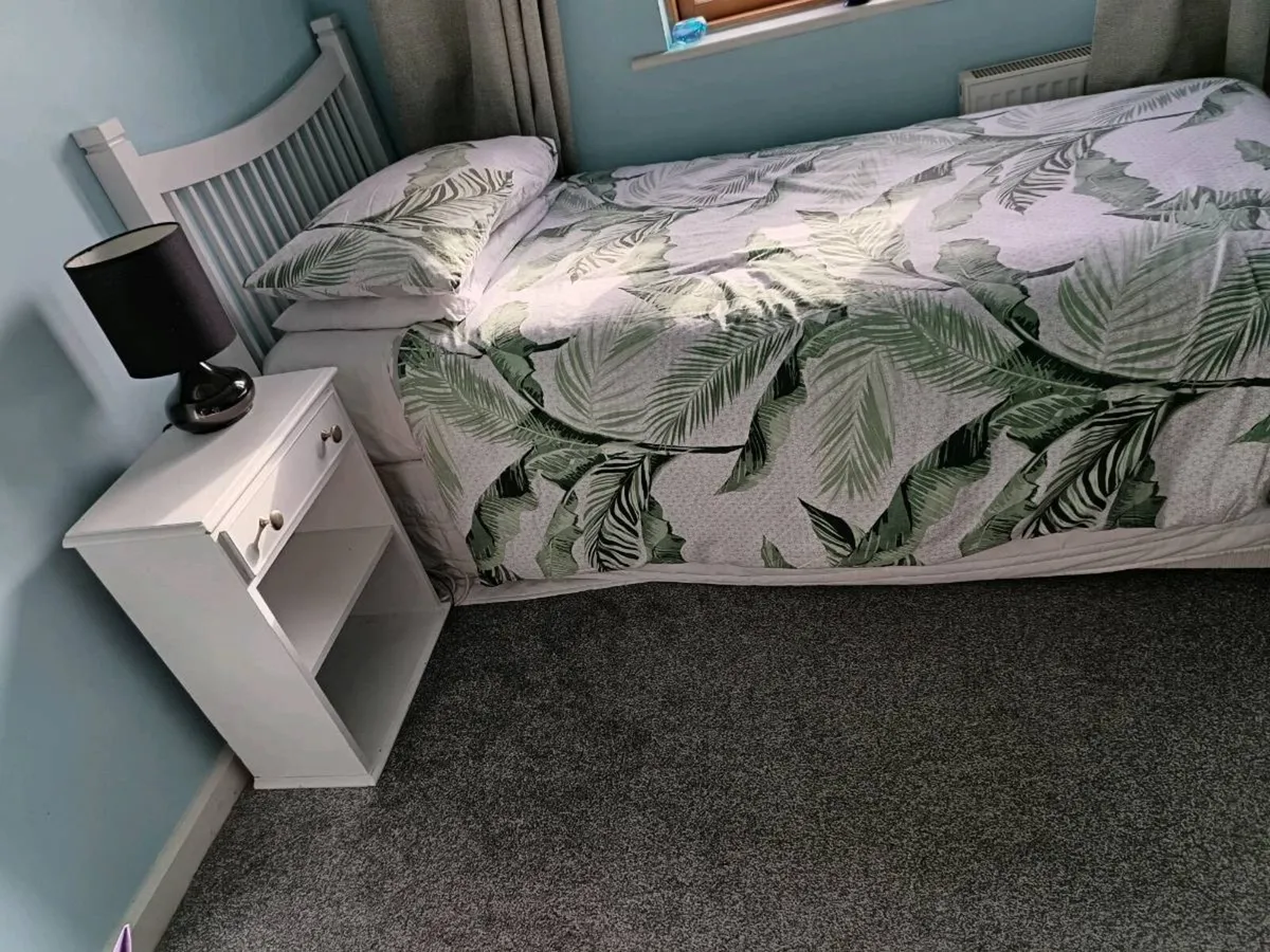 Single bed - Image 1