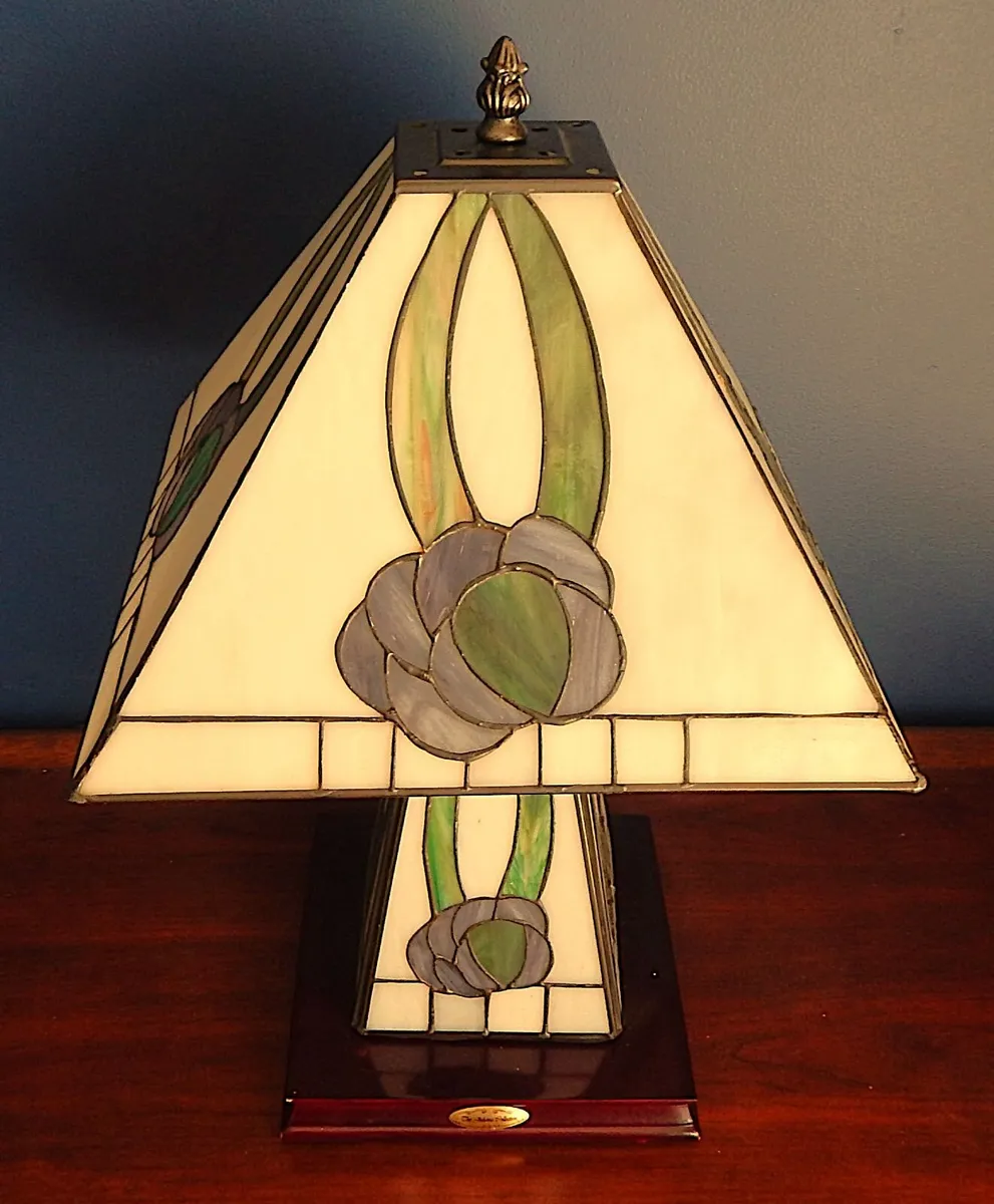 The Julianna Collection Tiffany Style Table Lamp - Image 1