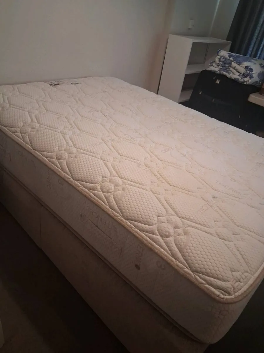 Double bed and locker - Image 1