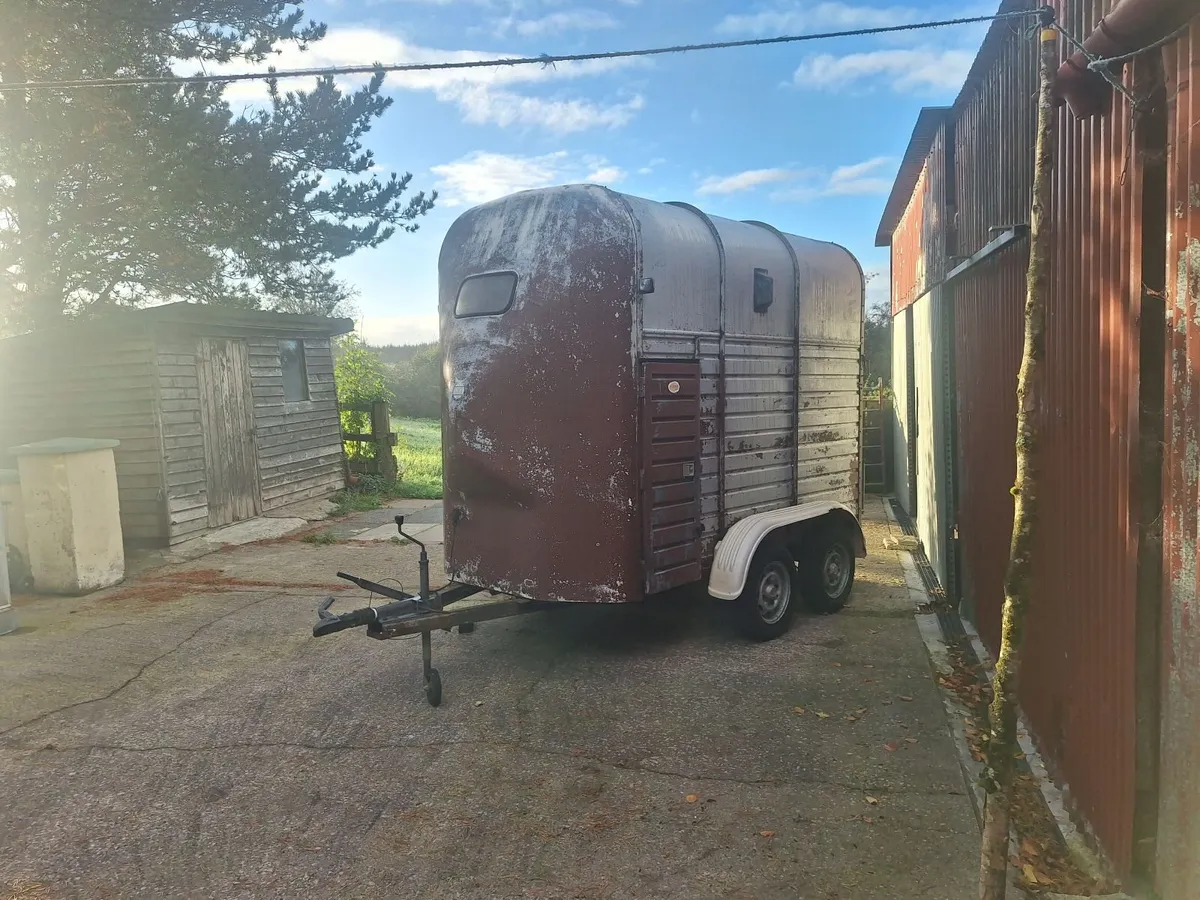 Horse Box - Image 1