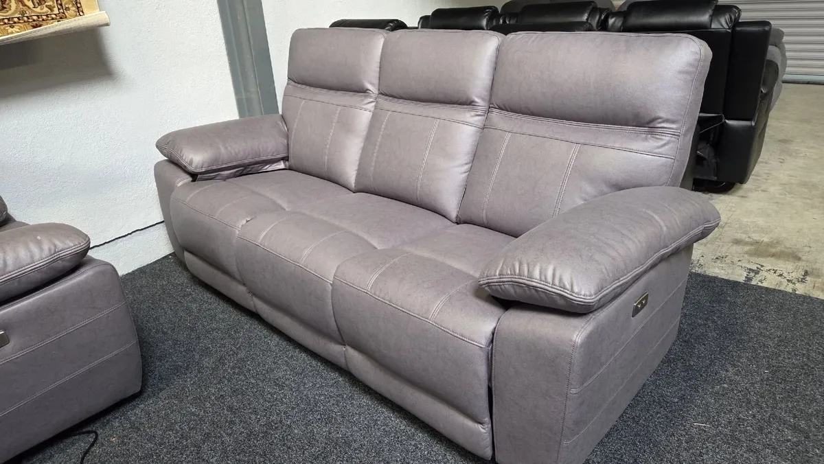 Pembroke Electric 3-1-1 Sofa Suite Suite - Image 1