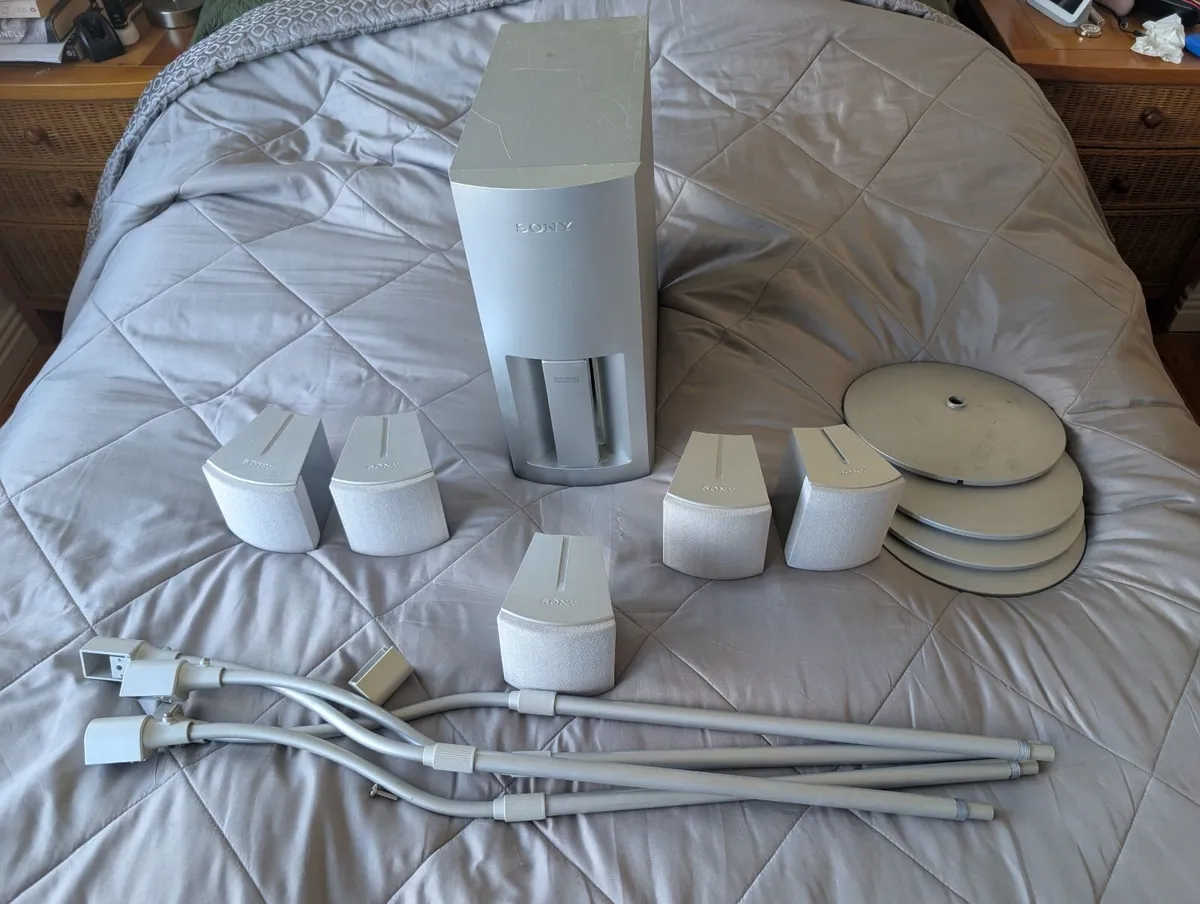 Sony 5.1 Speaker Set (SS-TS501 & SS-WS501 Subwoofe - Image 1