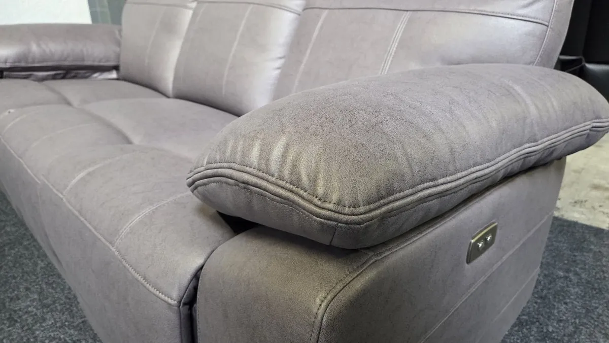 Pembroke Electric 3-1-1 Sofa Suite Suite - Image 2
