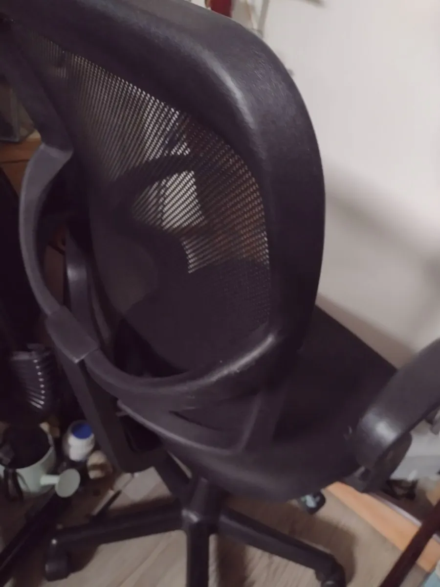 Ergonomic office chair with armrests - Image 3