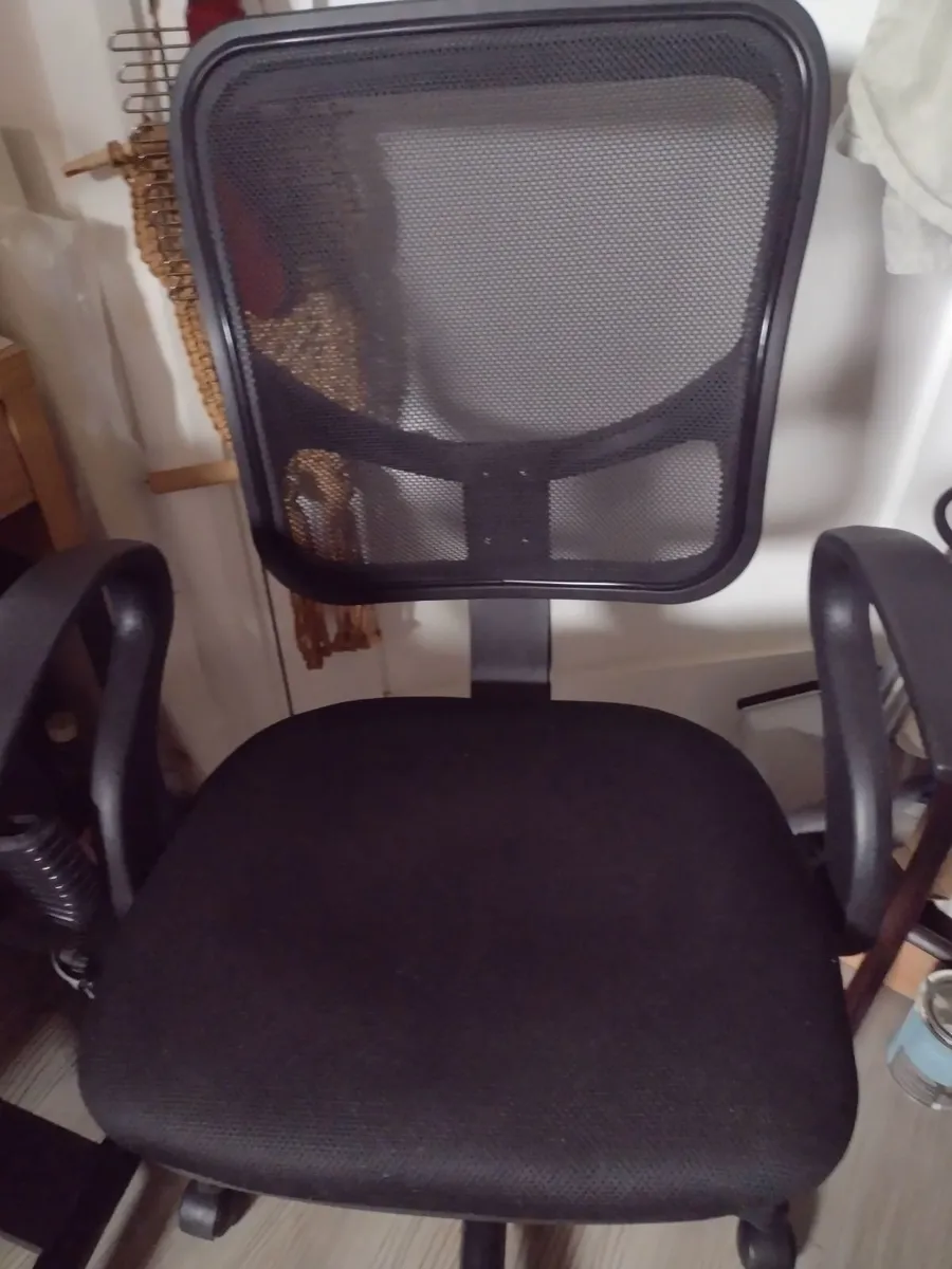 Ergonomic office chair with armrests - Image 4