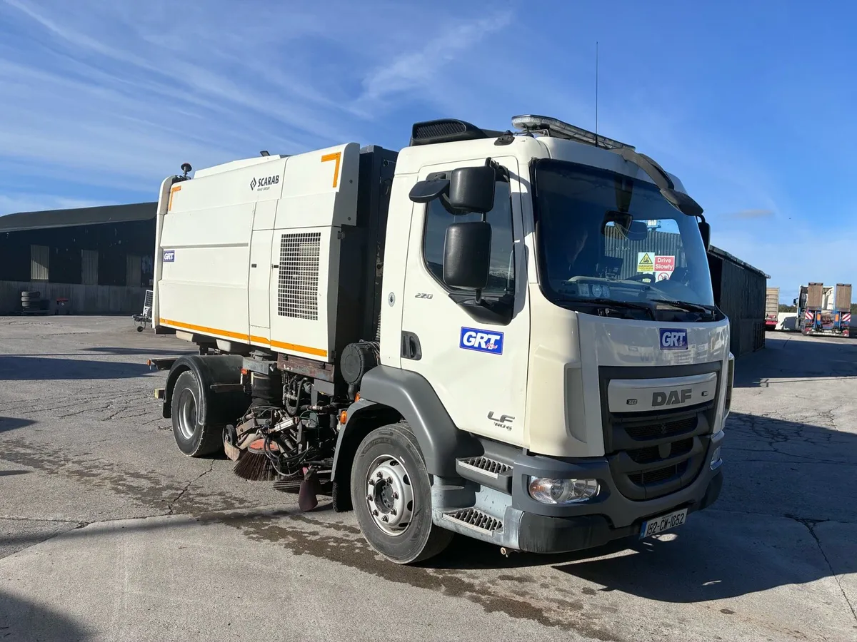 Daf scarab road sweeper - Image 1