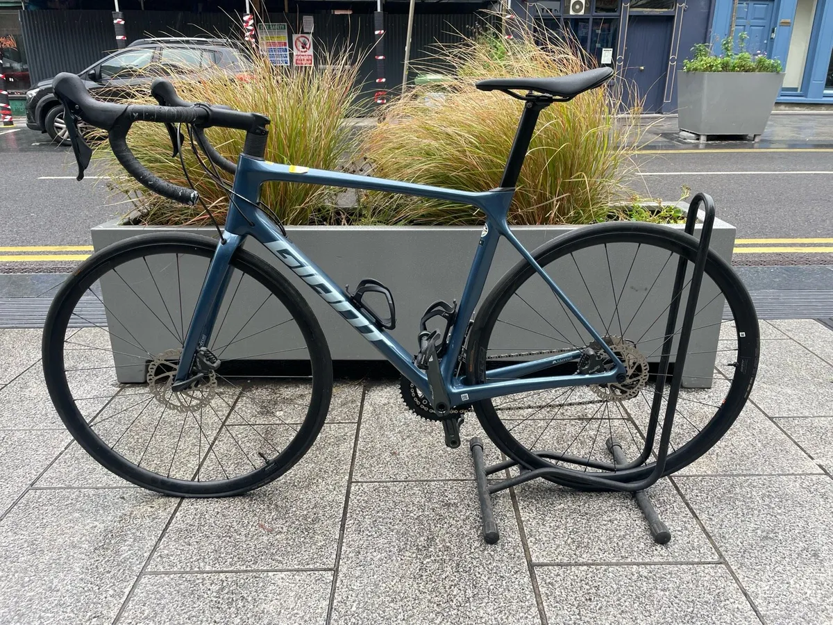 Giant TCR 2021 Advanced 3 Disk Road Bike - Image 1