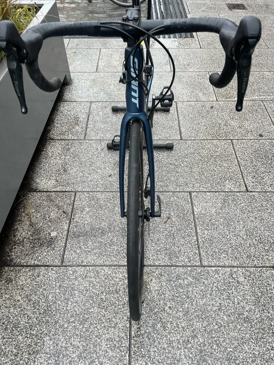 Giant TCR 2021 Advanced 3 Disk Road Bike - Image 3