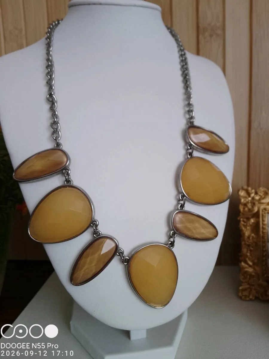 Women's Vintage Style Necklace - Image 2