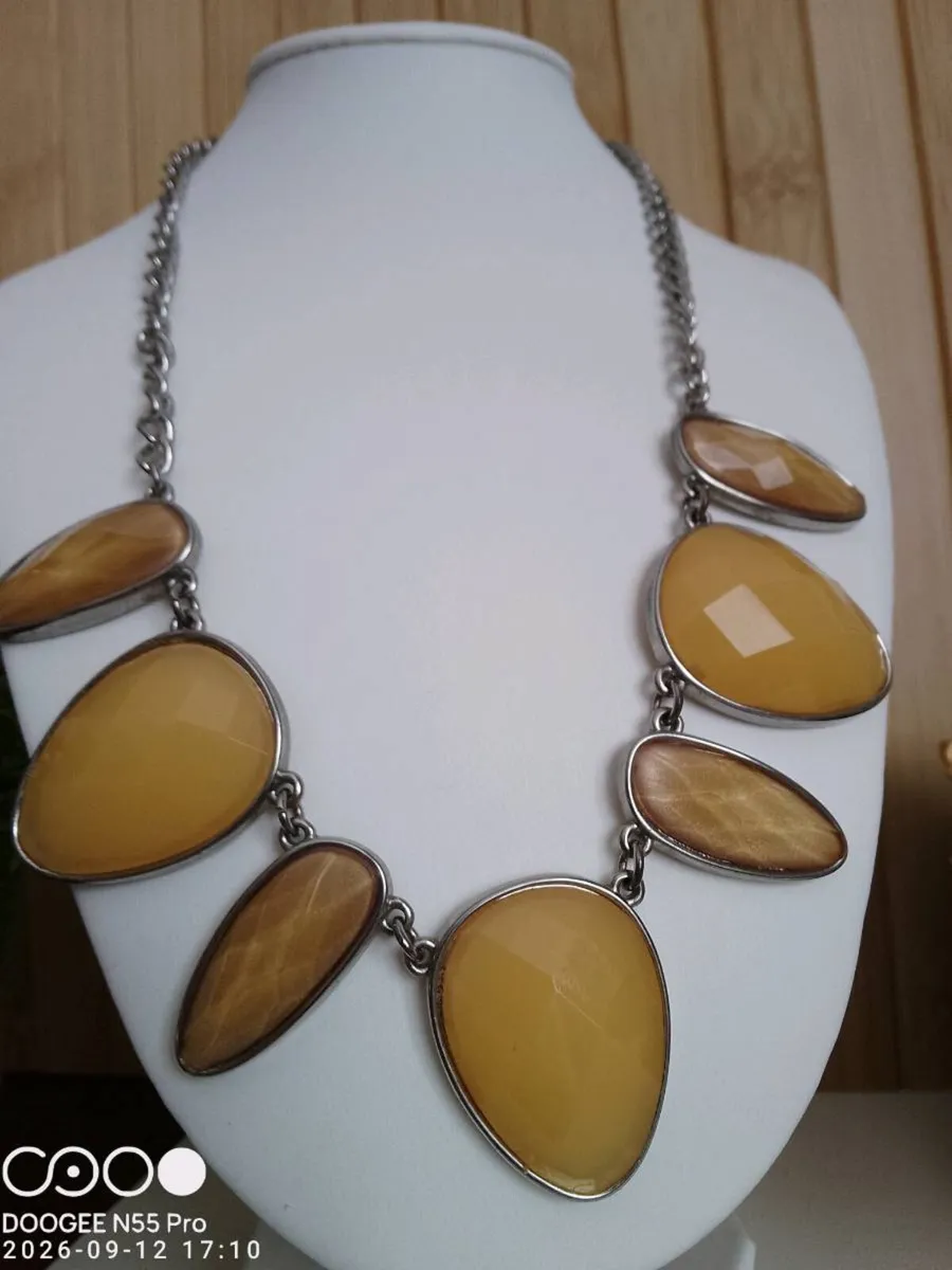Women's Vintage Style Necklace - Image 3
