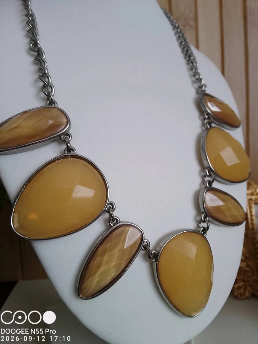 Women's Vintage Style Necklace - Image 4