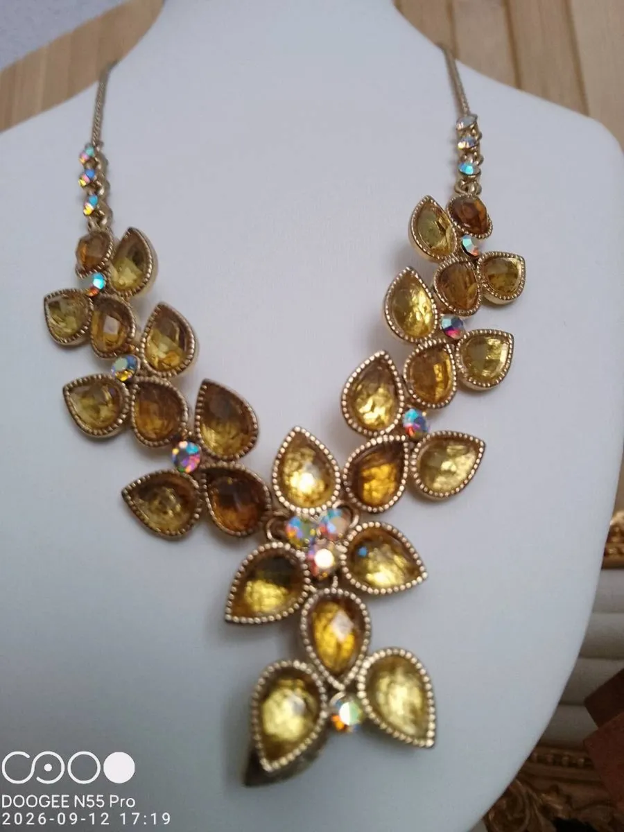 Women's Vintage Style Necklace - Image 4