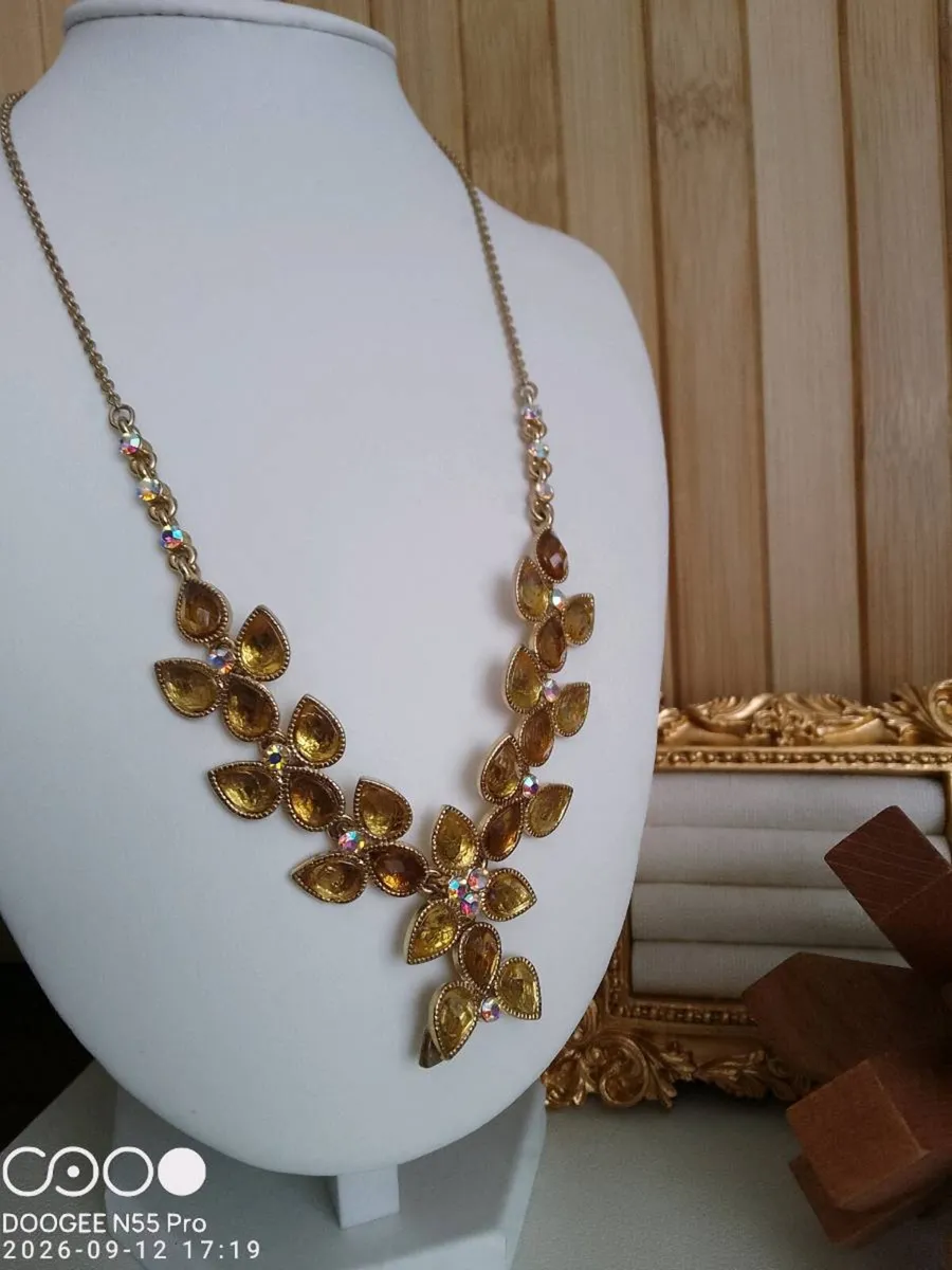 Women's Vintage Style Necklace - Image 1