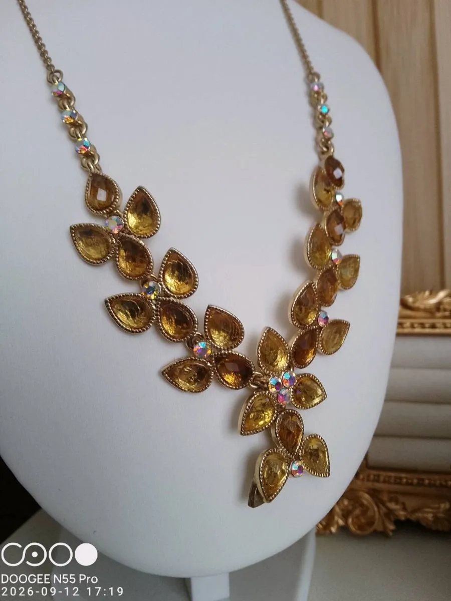 Women's Vintage Style Necklace - Image 2
